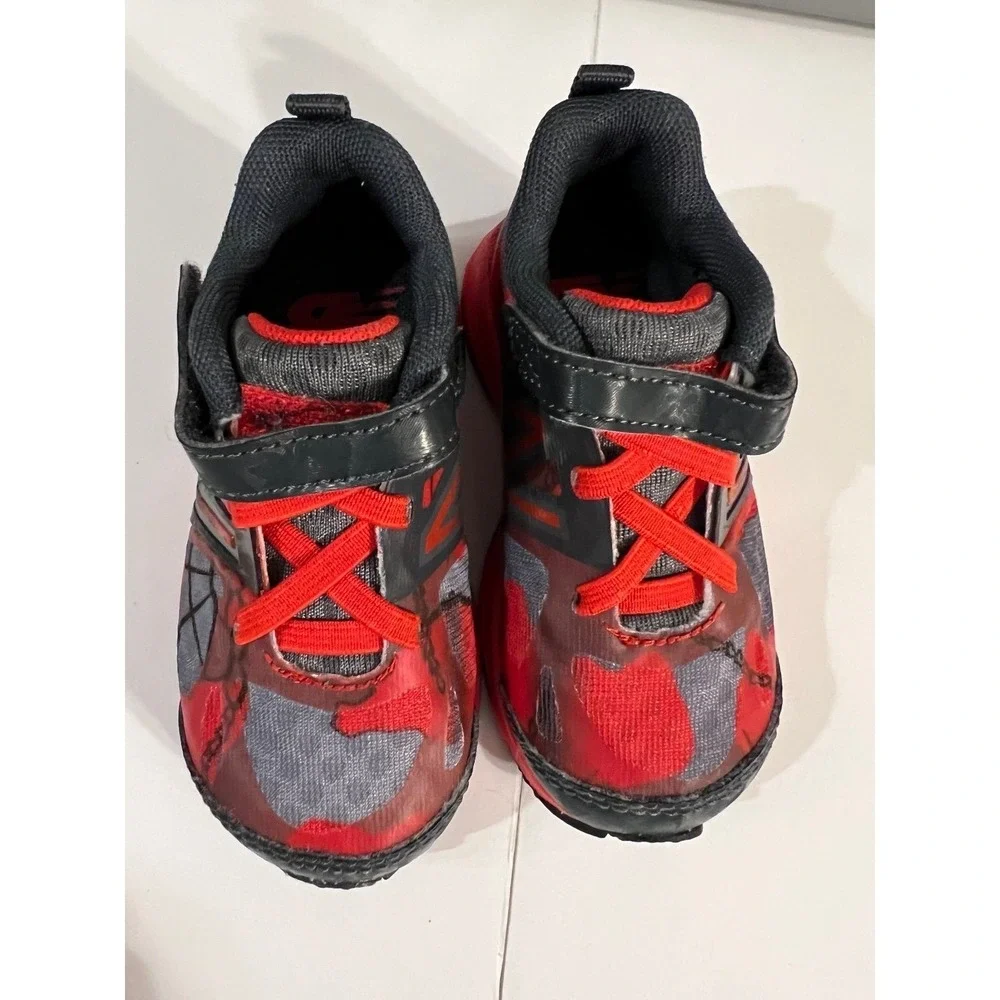 Toddler size 5 Nike Shoes (s-172)